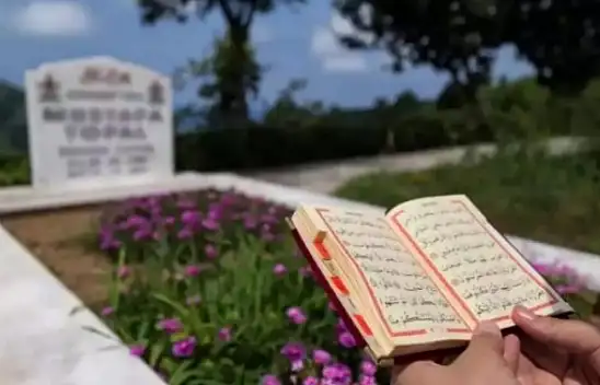 Arefe Günü Kabir Ziyareti – Faydaları ve Önemi