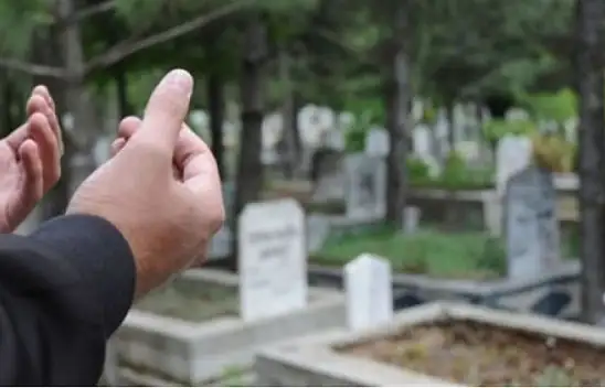 Arife Günü Kabir Ziyareti - Ölüye ve Kişiye Faydaları