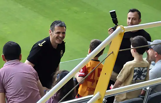 Atanur Aydın'dan minik taraftarlara jest!