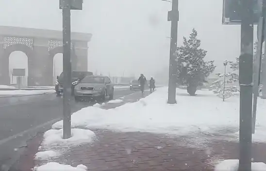 Ayşe Böhürler'den Vali Gökmen Çiçek'e kar tatili sorusu: Sayın Valim Kayseri'de okullar tatil edilecek mi?