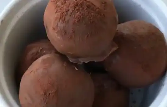 Az Malzemeli Tarifler – Şekersiz Brownie Topları!