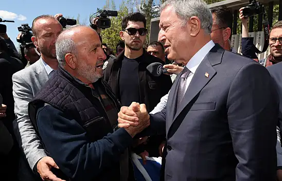 Akar'ın temposu düşmüyor... Bakanlık ve adaylığı bir arada götürüyor!