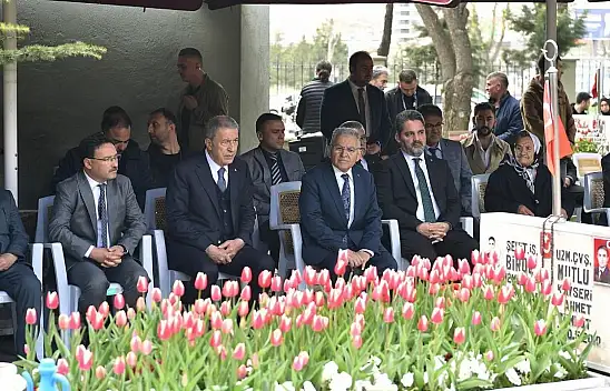 Bakan Akar, Vali Çiçek ve Başkan Büyükkılıç Kartal Şehitliğini ziyaret etti