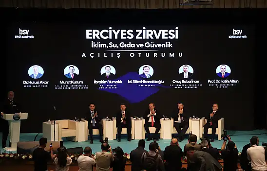 Bakan Kurum Erciyes Zirvesi'nde açıklamalarda bulundu: '2 yılda 455 bin konut tamamladık'