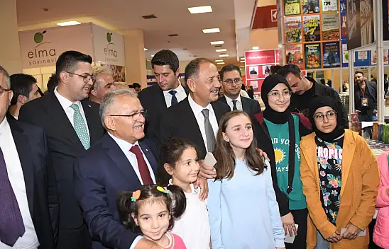 Bakan Özhaseki Kayseri Kitap Fuarı'nda!