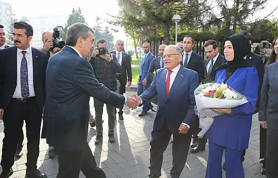 Bakan Tekin, Büyükşehir'de