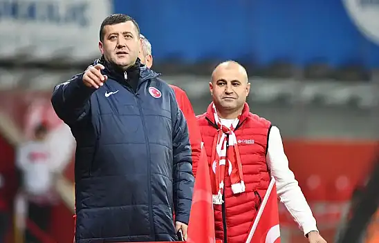 Baki Ersoy maçtan sonra hangi futbolcuya işaret etti?