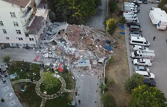 Balıkesir depreminde yıkımın boyutu gün ağarınca ortaya çıktı!