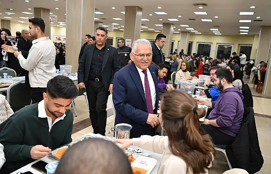 Başkan Büyükkılıç İftarda Öğrencilerle Buluştu