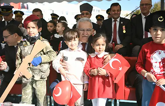 Başkan Büyükkılıç: Kayseri'den ve 80 vilayetten tek yürek, tek ses 'Yaşasın Cumhuriyet'