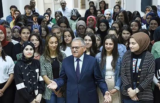 Başkan Büyükkılıç Öğrencilere Desteğe Devam Ediyor!