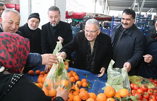 Başkan Büyükkılıç Pazar Tezgahına Geçti
