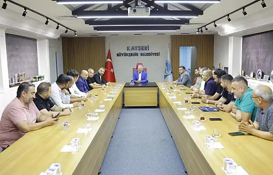 Başkan Büyükkılıç'tan Erciyes 38 FK'nın yeni yönetimine tam destek