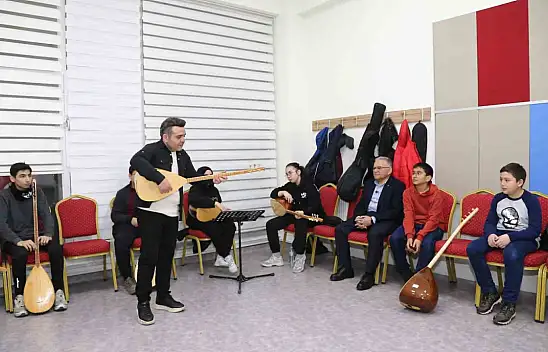 Büyükkılıç'dan Geleceğin Sanatçılarına Destek...