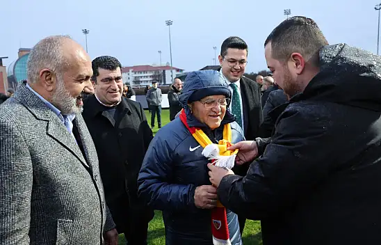 Başkan Büyükkılıç'tan Kayserispor ziyaretinde dikkat çeken açıklama