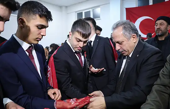 Başkan Yalçın'dan mehmetçiklere anlamlı hediye!