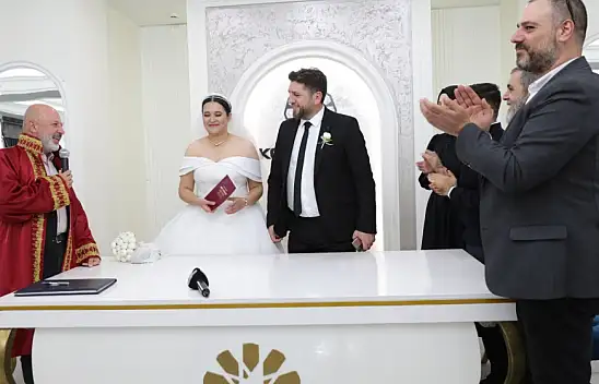 Başkandan çiftlere sürpriz!