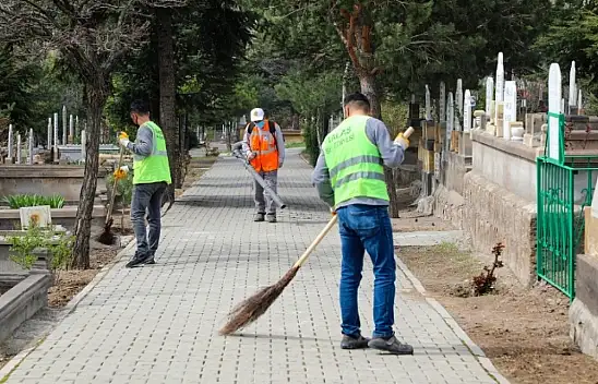 Bayram öncesi Talas'ta hummalı çalışma: Camiler, mezarlıklar ve sokaklar hazır