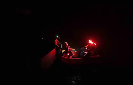Botla açılan 3 kişi  gölde mahsur kaldı!