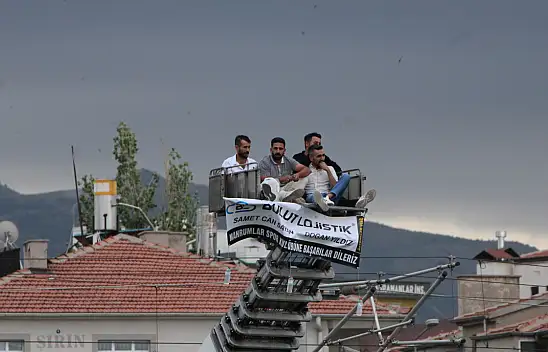 Böyle destek görülmedi! Müsabakayı iş makinasından izlediler