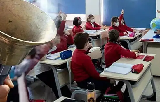 Bu da yeni iddia - Okullar geç mi açılacak?