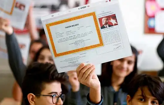 Bu Öğrenciler Takdir veya Teşekkür Alamayacak!