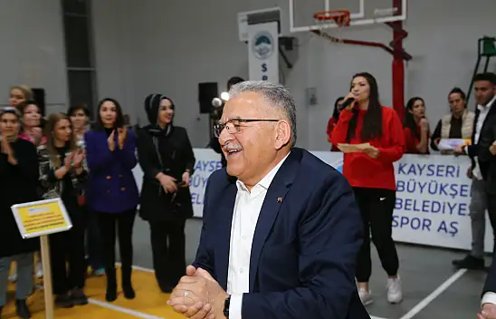 Büyükkılıç, Spor A.Ş. Voleybol Turnuvası'nda Başarılı Takımlara Ödüllerini Verdi