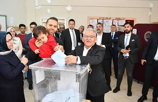 Memduh Büyükkılıç ne kadar oy aldı?