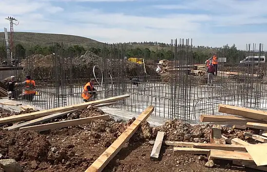 Can kaybının yaşanmadığı mahallede 'köy evleri' inşa ediliyor