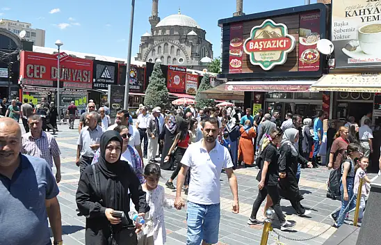 Çarşılarda bayram yoğunluğu: Caddeler doldu taştı!