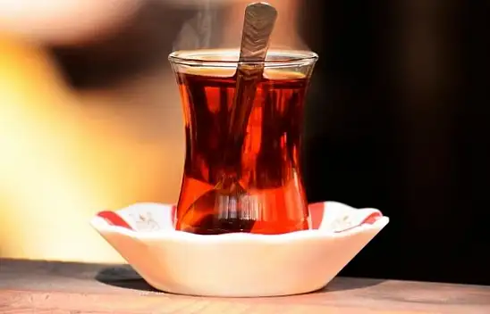 Çayda büyük tehlike: 11 marka gıda boyası ve ilaç kalıntısıyla yakalandı!