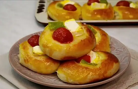 Çocuklar İçin Beslenme Tarifleri - Az Malzemeli Pratik Mini Pizza