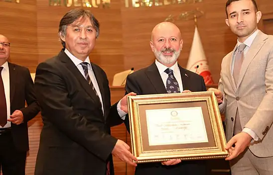 Çolakbayrakdar mazbatasını aldı!