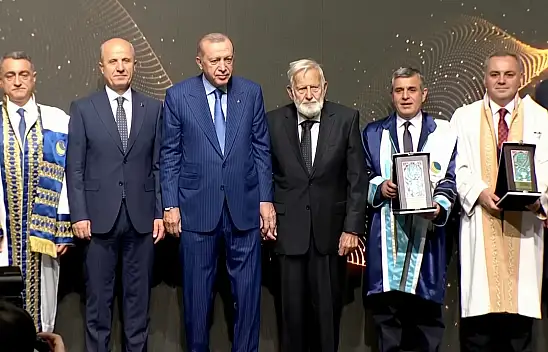 Cumhurbaşkanı Erdoğan takdim etti: ERÜ'ye 'Üstün Başarı Ödülü'
