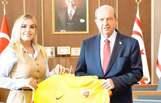 Cumhurbaşkanı Ersin Tatar'a Kayserispor forması hediye edildi! İşte ayrıntılar