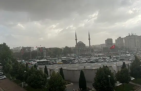 Cumhuriyet Meydanı Akşam Olmadan Karanlığa Gömüldü!