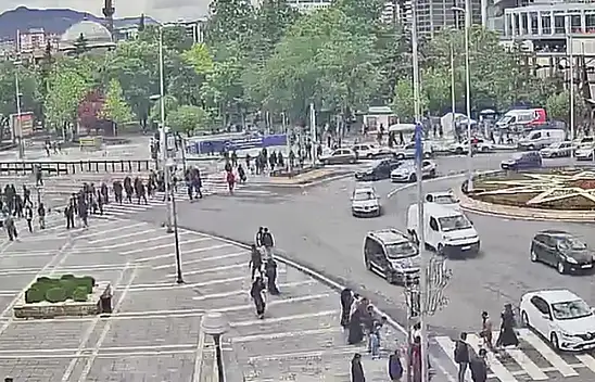 Cumhuriyet Meydanı'na akın ettiler!