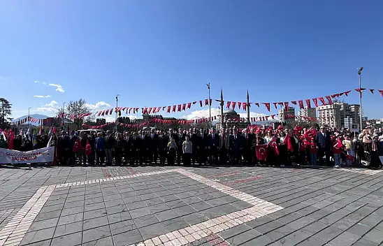 Cumhuriyet Meydanı'nda çocuklar dikkat çekti!