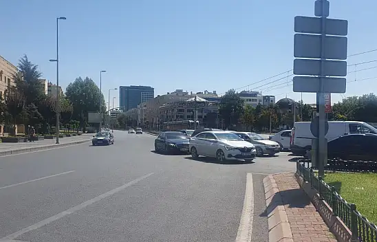 Cumhuriyet Meydanı'nda hareketli dakikalar - Polisler yetişti!