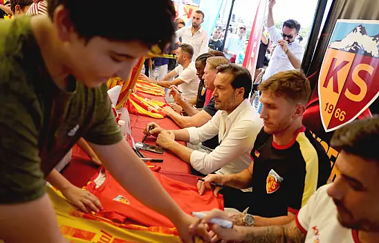 Cumhuriyet Meydanı'nda Kayserispor coşkusu: En çok ilgiyi hangi isim gördü?