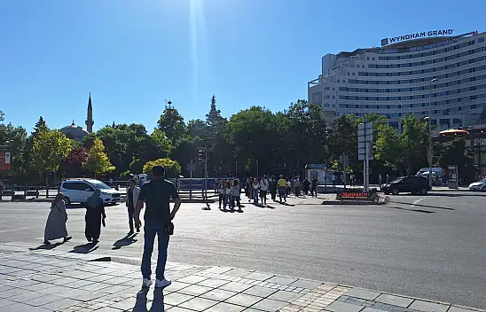 Cumhuriyet Meydanı'nda Kırmızı Işık Savaşları...