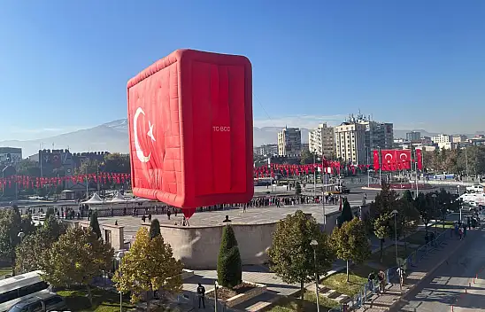 Cumhuriyet Meydanı'nda Türk Bayraklı devasa balon!