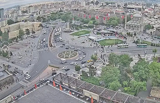 Cumhuriyet Meydanı Yarına Hazırlanıyor!