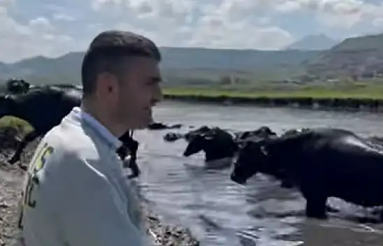 CZN Burak, Hürmetçi'yi gezdi - Paylaşımı dikkat çekti