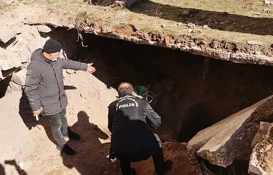 Define Ararken Yakalandılar!