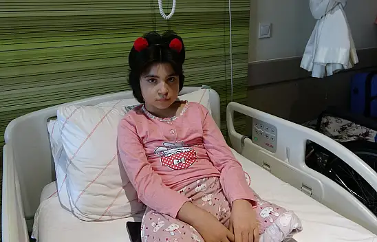 Depremde ayaklarını kaybeden Aysima Okula Gitmek İstiyor