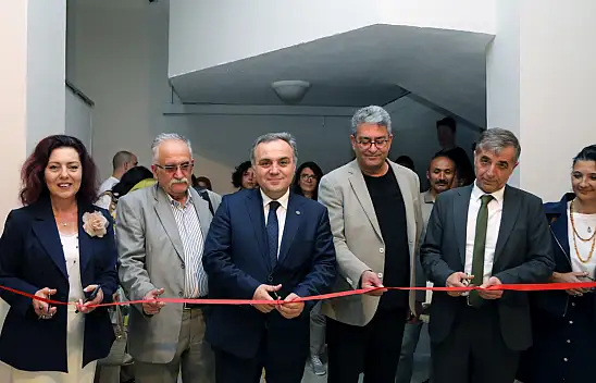 Depremde Hayatını Kaybeden Öğrencinin Resmi de Bu Sergide!