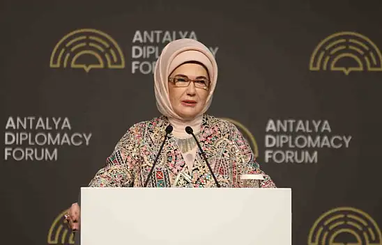 Emine Erdoğan çocukların içine sürüklendiği şiddet sarmalına terk edilemeyeceğini vurguladı!