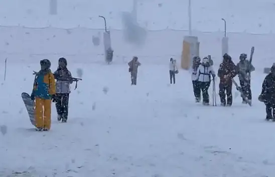 Erciyes'e lapa lapa kar yağıyor