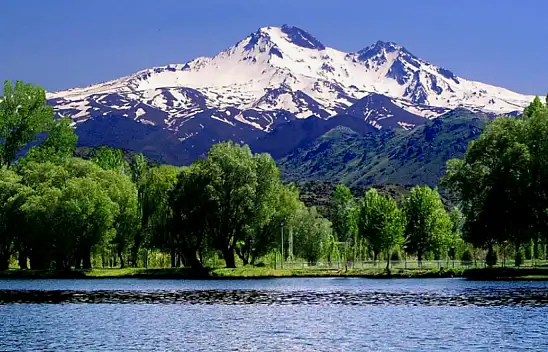 Erciyes, erimeyen kar, aşk... Bir türkü böyle ortaya çıktı!